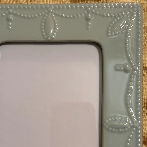 Lenox American by Design French Perle 4"x6" Table Top Picture Frame in Ice Blue - Picture 4 of 10